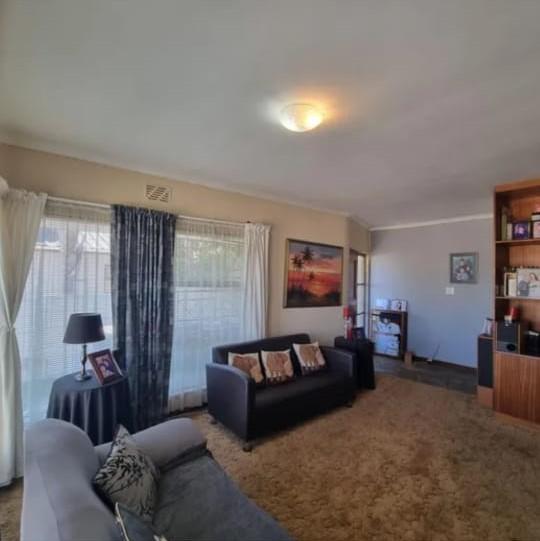 To Let 3 Bedroom Property for Rent in Oakdale Western Cape